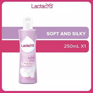 Dung dịch vệ sinh phụ nữ lactacyd soft & silky -  (250ml)
