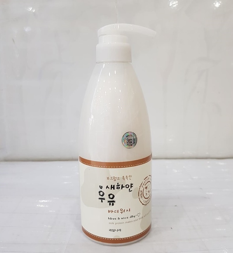 Sữa tắm trắng da Welcos White Milk Body Wash 740ml