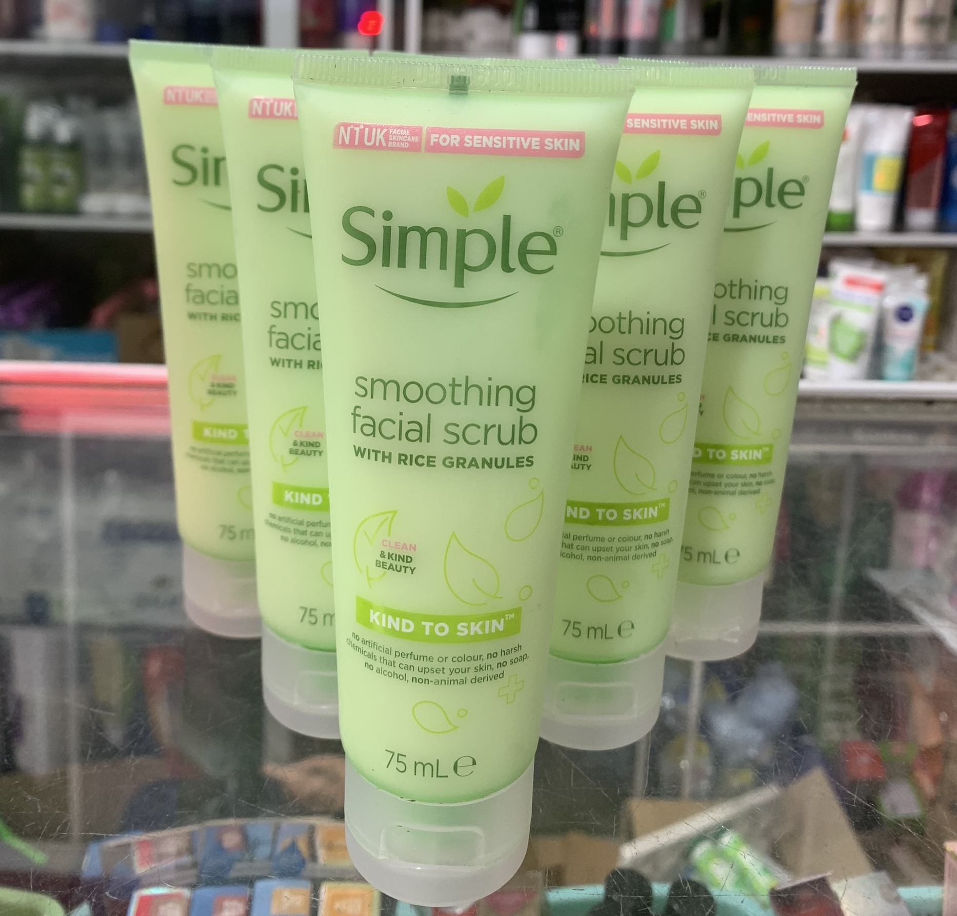 Tẩy Da Chết Simple Kind To Skin Smoothing Facial Scrub 75ml 1